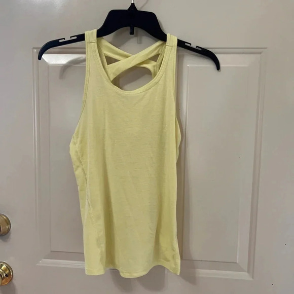 Yogalicious‎ tank - Picture 1 of 2